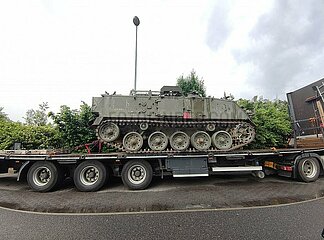 Panzer auf Lkw