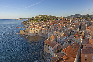 France. Provence. Var (83) Saint-Tropez. Aerial view of the historic center seen from the North West. In the foreground  the district of La Ponche (and its small beach)  the oldest in the village. In the background on the right  the Church of Our Lady of the Assumption. In the background on the left  the Baie des Canebiers