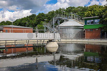Klaeranlage Voerde  Abwasserreinigung in der modernisierten Klaeranlage  Voerde  Niederrhein  Nordrhein-Westfalen  Deutschland
