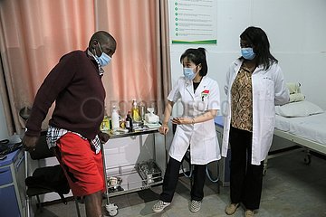 Xinhua Schlagzeilen: Traditionelle chinesische Medizin hilft globaler Kampf gegen Covid-19