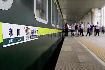 Xinhua Headlines: China inaugurates world's first desert rail loop in Xinjiang