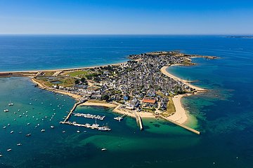 FRANCE. MORBIHAN (56) AERIAL VIEW OF THE GAVRES PENINSULA  AT THE ENTRANCE TO THE LORIENT ROAD