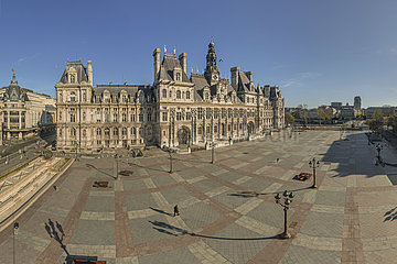 France. Paris (75) April 2020. Third week of confinement due to the Coronavirus epidemic. Aerial view of the Town Hall and the square. On the left  the rue de Rivoli and the bazaar of the Hotel de Ville.