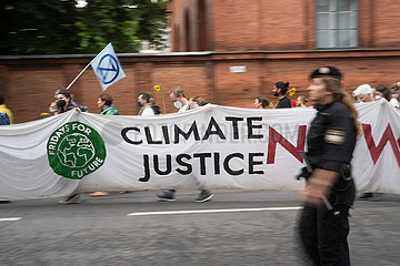 Debt for Climate: Fridays for Future Demo zum G7-Gipfel