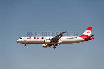 Berlin  Deutschland  Airbus A321 Passagierflugzeug der Austrian Airlines im Landeanflug auf den Flughafen Berlin Brandenburg BER