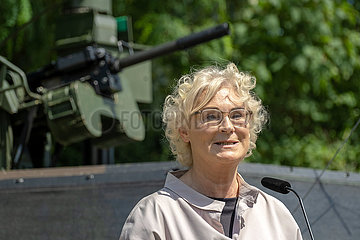 Deutschland  Warendorf - Christine Lambrecht  Bundesministerin der Verteidigung (SPD) beim Tag der Bundeswehr