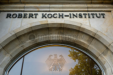 Deutschland  Berlin - Robert-Koch-Institut  Haupteingang des Instituts der Bundesregierung fuer Krankheitsueberwachung und –praevention