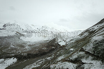 China-Qinghai-Golog-Sommer-Szenen-Snow (CN)