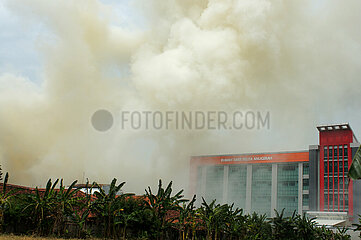 Indonesien-Demak-FACTORY-FIRE-REMOKE
