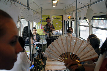 Rumänien-Bucharest-tram-kulturelles Ereignis