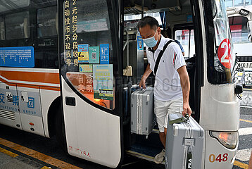 CHINA-HAINAN-SANYA-STRANDED TOURISTS-RETURN (CN)