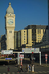 Frankreich  Paris (75)  12. Arrondissement  Van Gogh Tunnel und Street  Gare de Lyon Station Clock Tower  2. höchste Uhr der Welt nach Big Ben