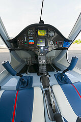 Frankreich  Bas-Rhin (67)  Flughafen Haguenau  New Light Flugzeug Electric Pipistrel Alphaelektro  Cockpit