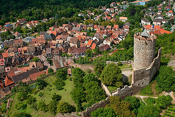 FRANKREICH. ELSASS. Haut-Rhin (68) Elsass Wine Route  Chateau de Schlossberg ist ein ehemaliges Schloss des 13. Jahrhunderts  das in der Stadt Kaysersberg bleibt