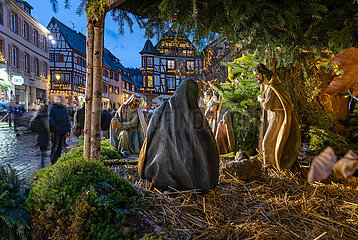 FRANKREICH. ELSASS. Haut-Rhin (68) Dorf Kaysersberg. Die Weihnachtskrippe nachts