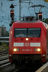 Deutschland  Muenster - EC der Schweizerischen Bundesbahnen SBB mit Lok der DB bei Einfahrt am Hbf Muenster