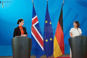 Berlin  Deutschland - Thordis Gylfadttir und Annalena Baerbock bei einer Pressekonferenz im Aussenministerium.