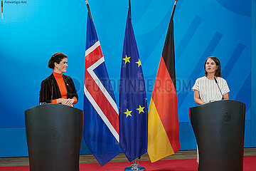 Berlin  Deutschland - Thordis Gylfadttir und Annalena Baerbock bei einer Pressekonferenz im Aussenministerium.