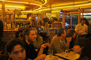 Frankreich. Paris (75) 18. Bezirk. Distrikt Montmartre. Cafe des 2 Moulins (Rue Lepic)  der als Kulisse für den berühmten Film The Fabulous Destiny of Amelie Poulain von Jean-Pierre Jeunet (2001) verwendet wird