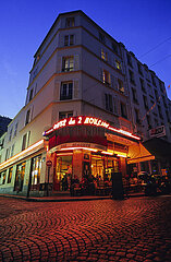 Frankreich. Paris (75) 18. Bezirk. Distrikt Montmartre. Cafe des 2 Moulins (Rue Lepic)  der als Kulisse für den berühmten Film The Fabulous Destiny of Amelie Poulain von Jean-Pierre Jeunet (2001) verwendet wird
