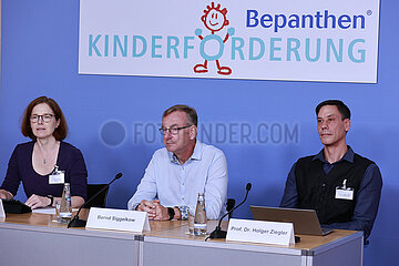 Bundespressekonferenz zum Thema: Hybrid-Pressegespraech: Bepanthen-Kinderfoerderung / Vertrauensstudie Angst vor der Zukunft?