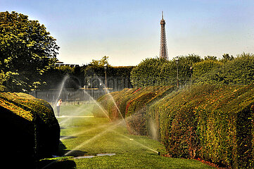 FRANKREICH. Paris (75) 1. Bezirk. Der 10. August 2022 im Tuileries Garden. Trotz der Hitzewelle und des Wassermangels wird die Bewässerung der Rasenflächen nicht suspendiert