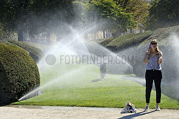 FRANCE. PARIS (75) 1 ST DISTRICT. THE 10 AUGUST 2022 AT THE TUILERIES GARDEN. DESPITE THE HEAT WAVE AND THE LACK OF WATER   THE WATERING OF THE LAWNS IS NOT SUSPENDED