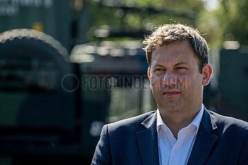 Deutschland  Munster - Lars Klingbeil  Vorsitzender der SPD zu Besuch bei der Panzerlehrbrigade 9 NIEDERSACHSEN der Bundeswehr