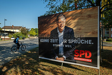 Deutschland  Munster - Stephan Weil (SPD)  Niedersaechsischer Ministerpraesident auf einem Wahlplakat fuer die Landtagswahlen im Oktober 2022