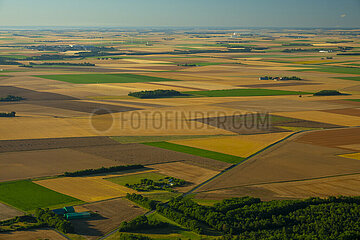 Frankreich  Essonne (91)  Saclas  Luftaufnahme der Beauce Cereal Plains im Frühsommer vor der Ernte