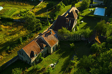 Frankreich  Essonne (91)  Chalo-Saint-Mars  Luftansicht der Landhäuser im Weiler Boinville im Chalouette Valley