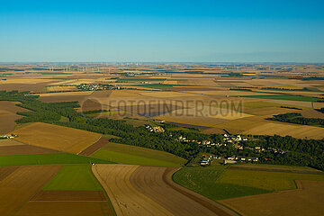 Frankreich  Essonne (91)  Garsenval  Luftansicht der Beauce Cereal Plains im Frühsommer vor der Ernte