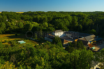 Frankreich  Essonne (91)  Chalo-Saint-Mars  Luftansicht des Weilers Boinville im Chalouette-Tal