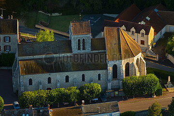 Frankreich  Essonne (91)  Guillerval  Luftansicht der Kirche Saint-Gervais-et-Saint-Protais