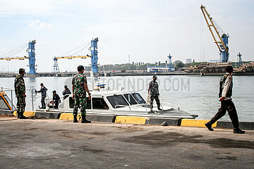 Indonesien-Madura Strait-Navy-Flugzeug-Krash-Suchanlage