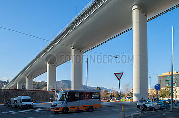 Genua  Italien - Die neue Autobahnbruecke Genova San Giorgio von Renzo Piano an der Via del Campasso