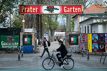 Berlin  Deutschland  Berliner Prater Biergarten in der Kastanienallee im Prenzlauer Berg