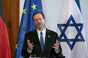 Berlin  Deutschland - Der israelische Staatspraesident Isaac Herzog waehrend einer Pressekonferenz im Schloss Bellevue.