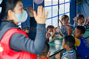 China-benuanische Luding-Earthbquer-Kinder (CN)