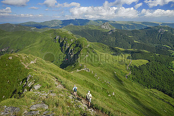France. Auvergne. Cantal (15) Hiking in the mountains of Cantal near Puy Mary