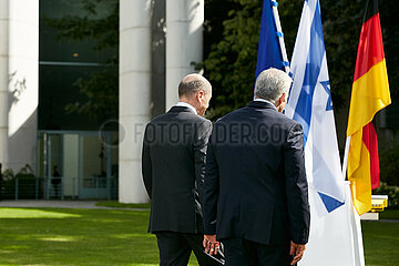 Berlin  Deutschland - Der israelsiche Ministerpraesident Jair Lapid und Bundeskanzler Olaf Scholz nach der gemeinsamen Pressekonferenz.