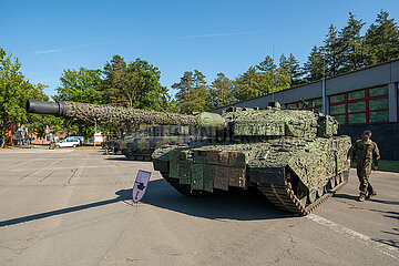 Deutschland  Munster - Der neue Kampfpanzer Leopard 2 A7V bei der Panzerlehrbrigade 9 NIEDERSACHSEN der Bundeswehr