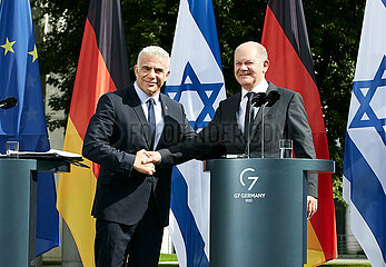 Berlin  Deutschland - Der israelsiche Ministerpraesident Jair Lapid und Bundeskanzler Olaf Scholz.