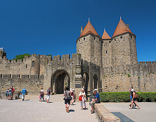FRANKREICH. Aude (11) Stadt von Karzassonne (Narbonnonnaise -Tor)  das von der UNESCO als Weltkulturerbe der Menschheit aufgeführt ist