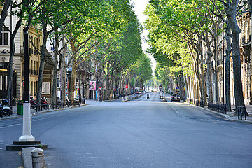 Frankreich. Paris (7.). Der Boulevard Saint-Germain während der Einschränkung von April 2020.