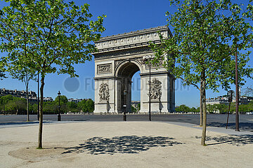 France. Paris (8th). The place de l'Etoile and the arc of Triumph empty during the confinement of April 2020.
