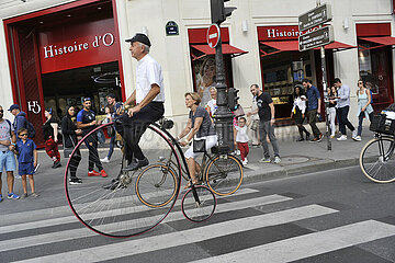 FRANCE. PARIS (75) PARISIANS ON BICYCLES DURING THE DAY WITHOUT CAR