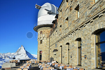 Schweiz. Valais Canton. Zermatt. Bei 3100 ist der Kulmhotel Gornergrat ebenfalls ein Observatorium. Seine Ansicht umfasst das Matterhorn sowie 20 andere Gipfel.