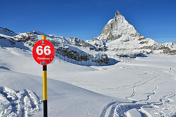 Schweiz. Valais Canton. Zermatt. Die Skigomäne von Zermatt ist 360 km lang und verfügt über 52 Kabelwagen um das Matterhorn.