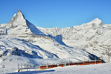 Schweiz. Valais Canton. Zermatt. Seit 1898 verbindet der Gornergratbahn-Zug Zermatt mit dem Gipfel des Gornergrat und seinem Hotelbeobachter.